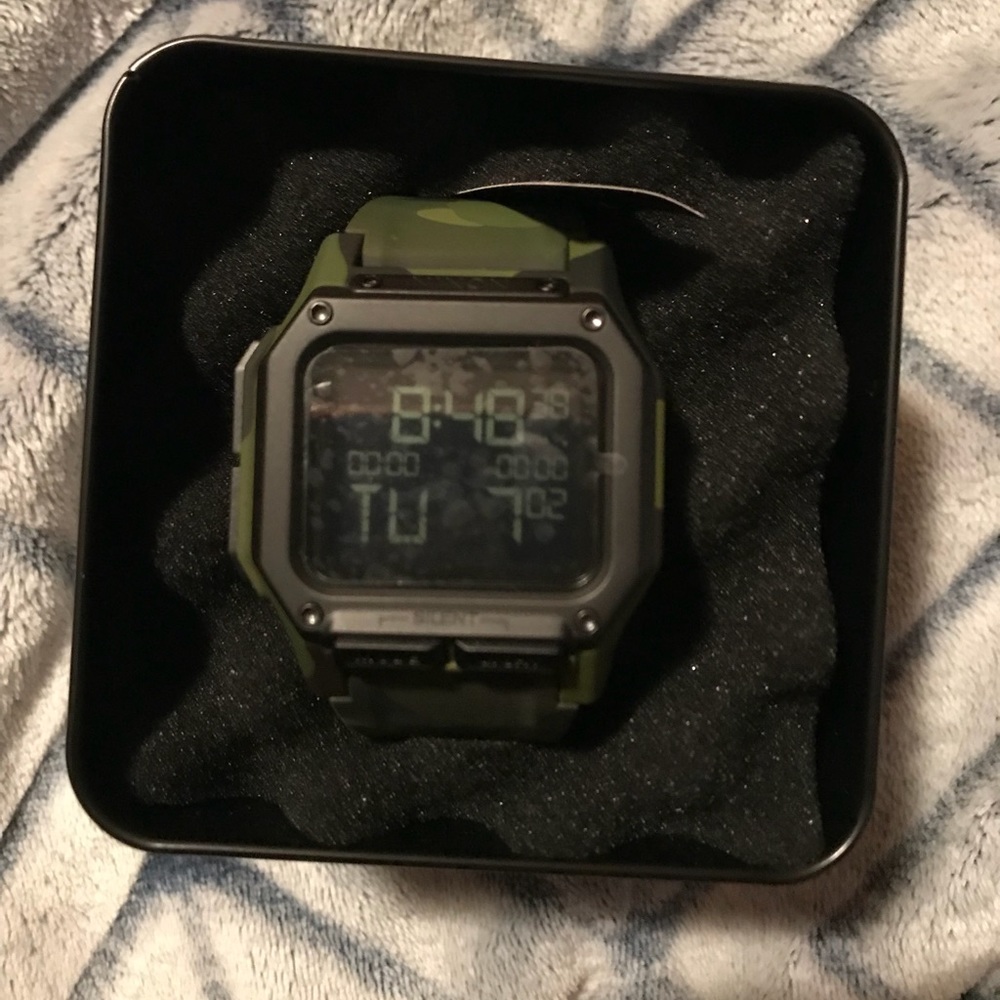 (New) Nixon Regulus Multicam Tropic Watch